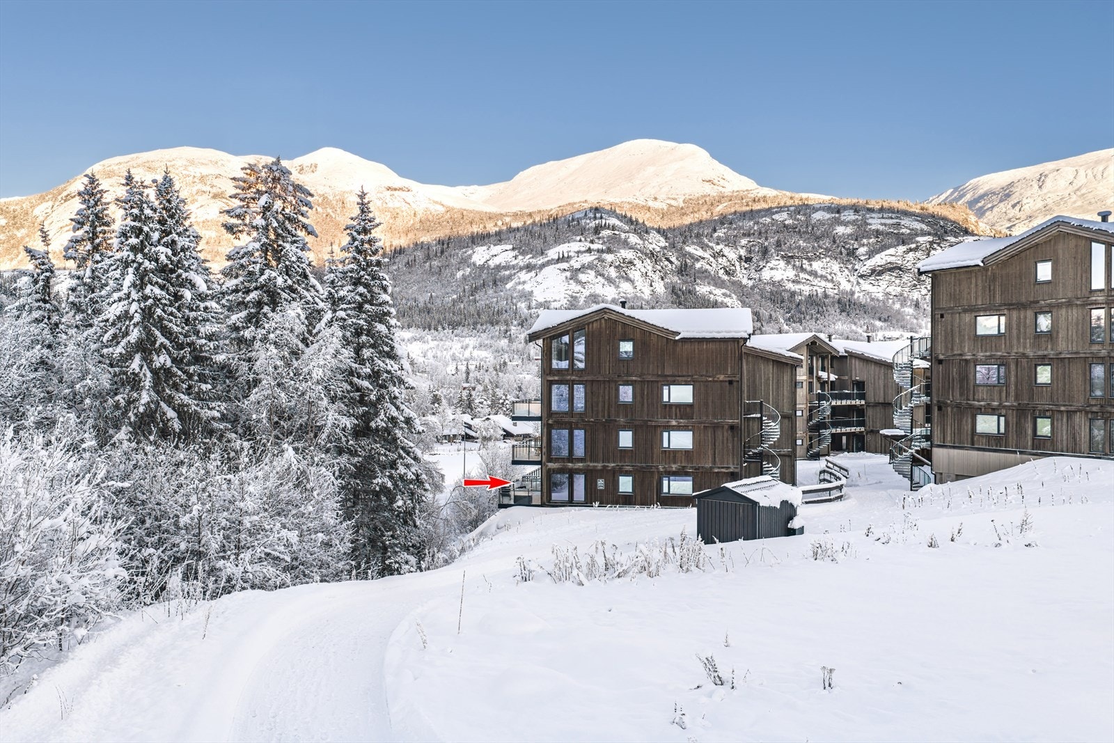 Leilighetens beliggenhet på usjenert hjørne i bygget. Galleribilde