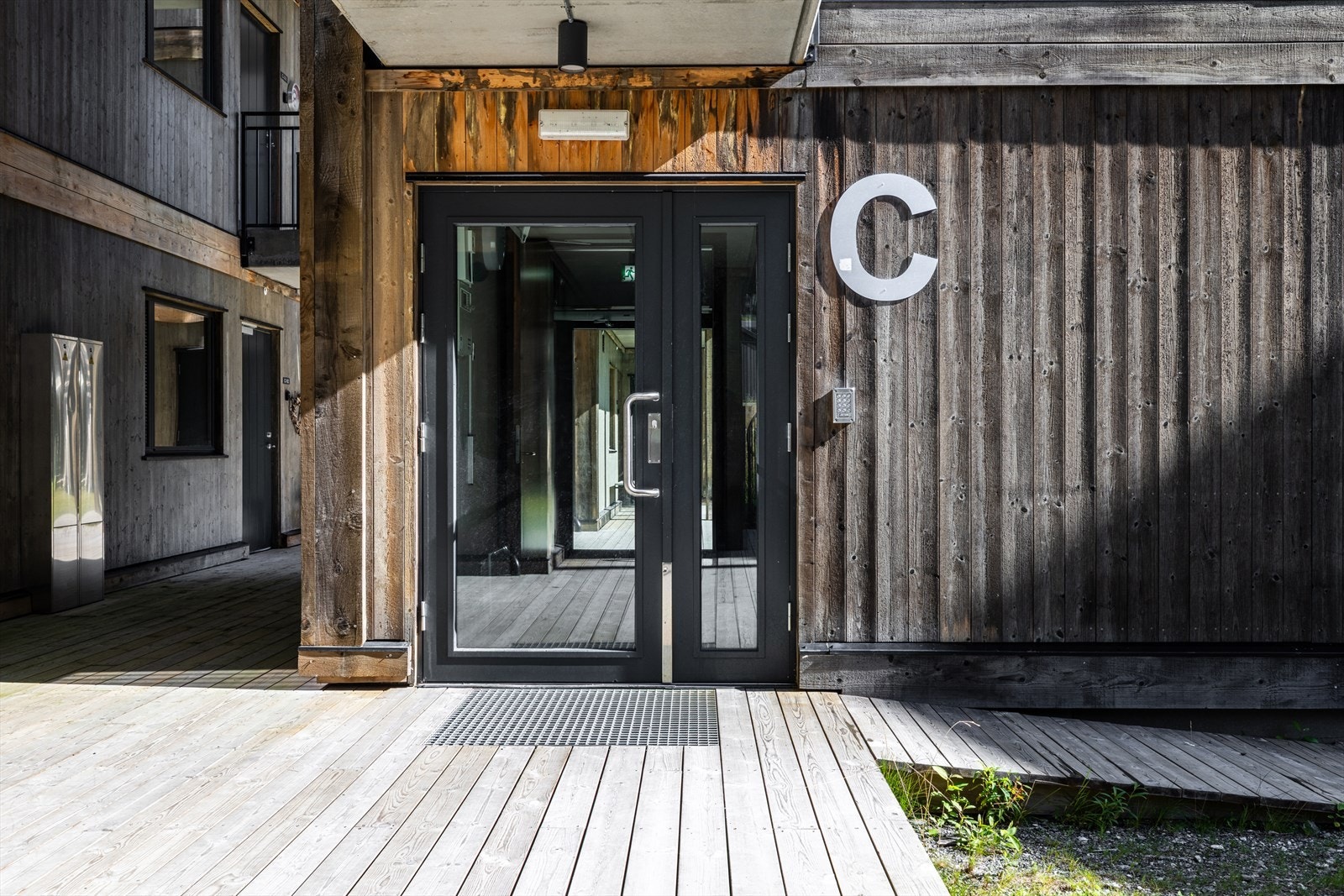 Inngang ved heis. Galleribilde