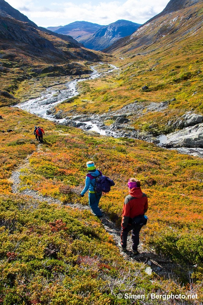 Fjelltur i høstfarger. Foto: Simen Berg. Galleribilde