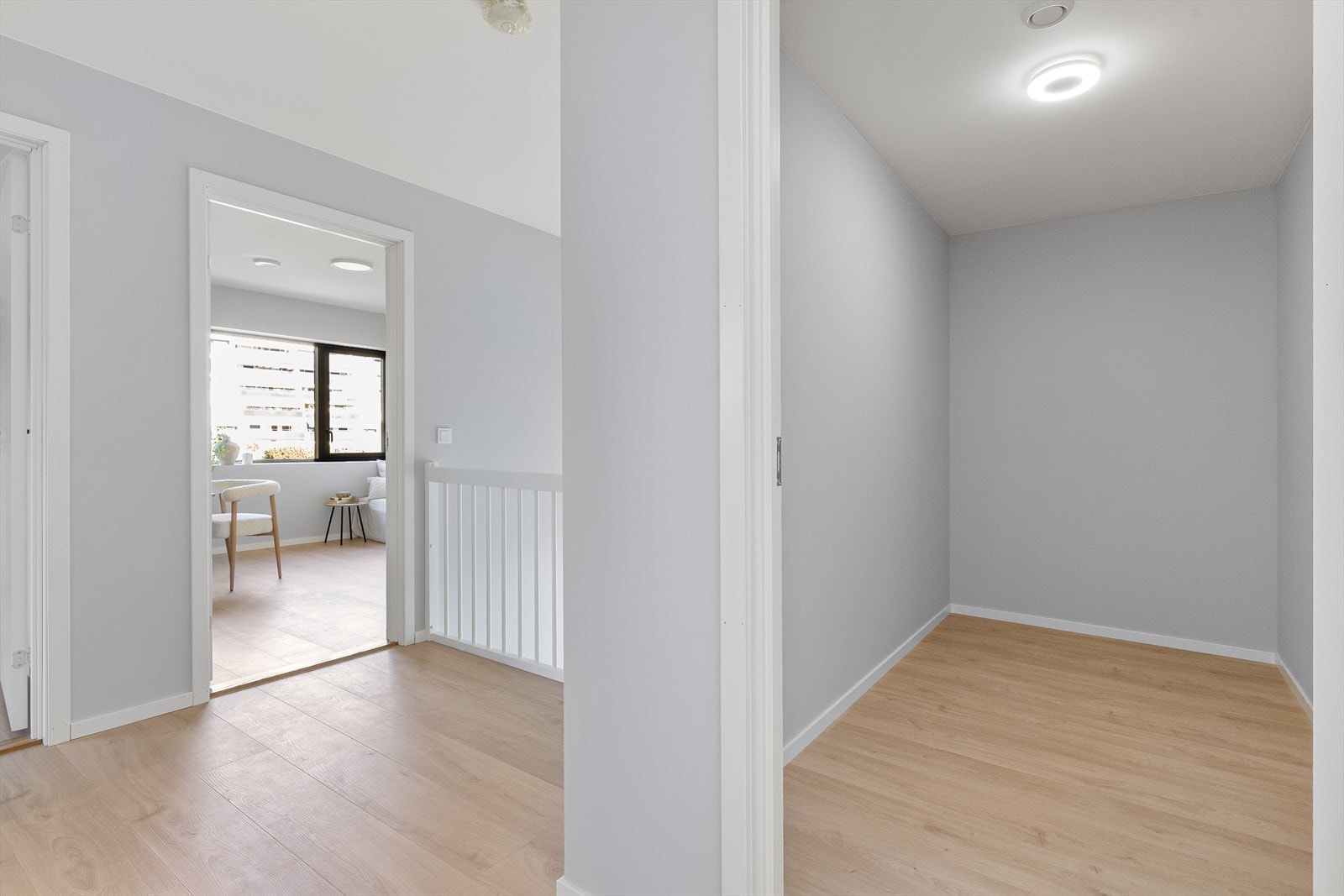 I andreetasjen finner man også et praktisk innvendig bodrom med god lagringsplass. Det er i tillegg ekstra lagringskapasitet i sportsboden utvendig. Galleribilde