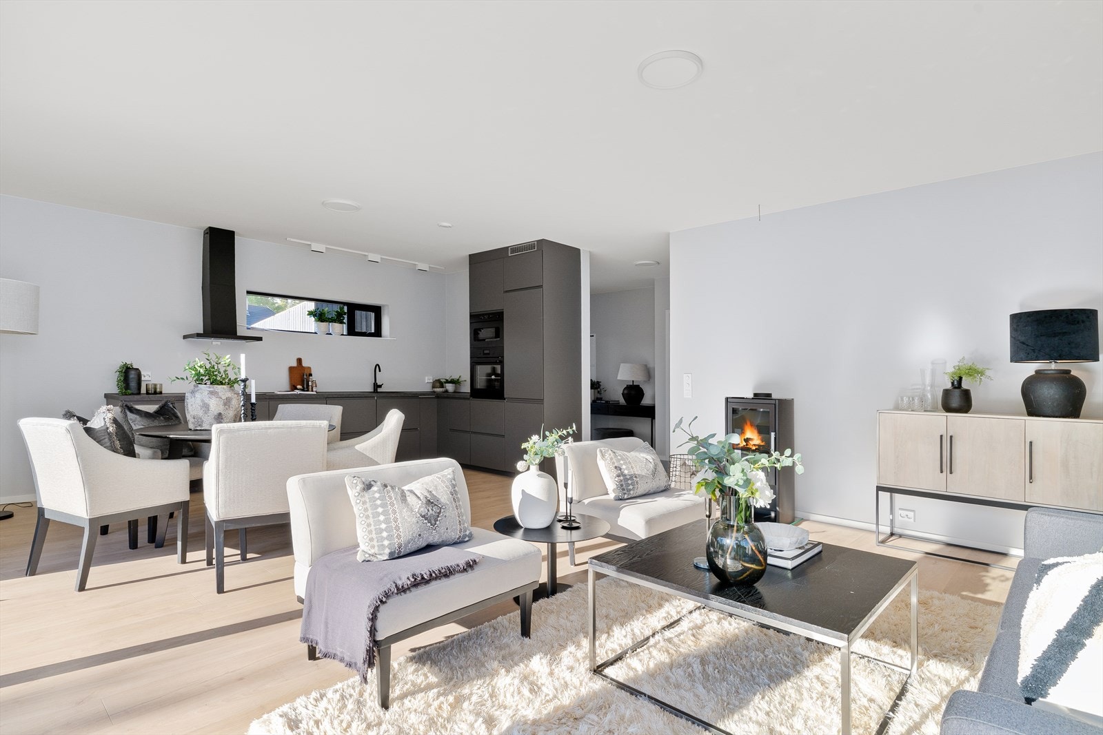 Boligen har også eget ildsted, tross for at stålpipe ikke er installert enda. Arbeidet vil bli ferdigstilt av utbygger. Galleribilde