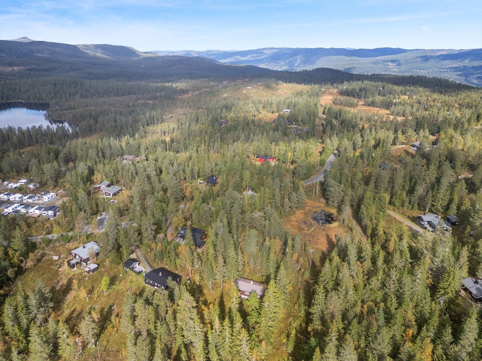 Denne koselige hytta ligger idyllisk til på vakre Blefjell, like ved Blåberg Fjellstue. Galleribilde