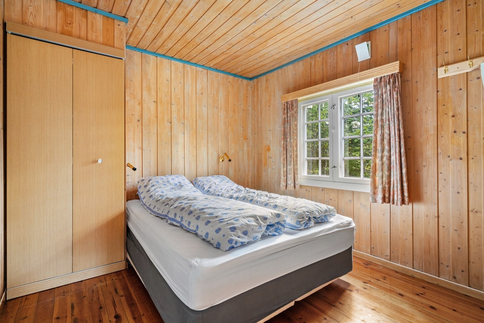 Hytta har to soverom, begge med mulighet for innredning med dobbeltseng eller køyesenger. Galleribilde