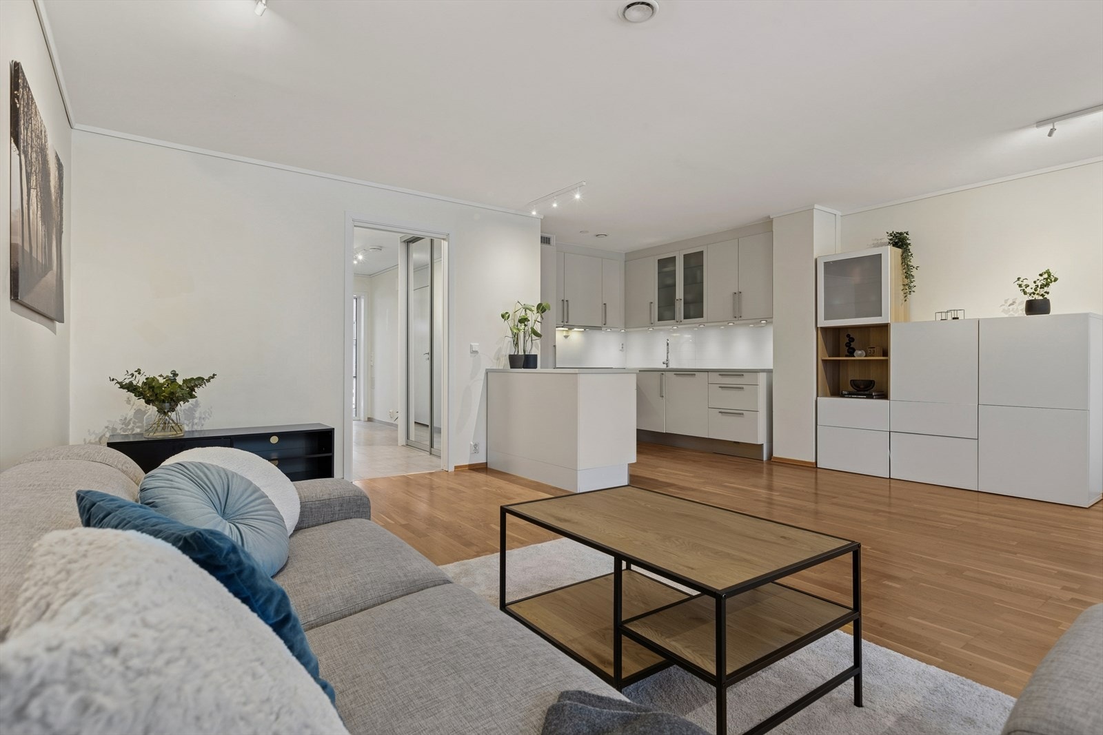 Boligen er tilkoblet fjernvarmeanlegg og har balansert ventilasjon. Galleribilde