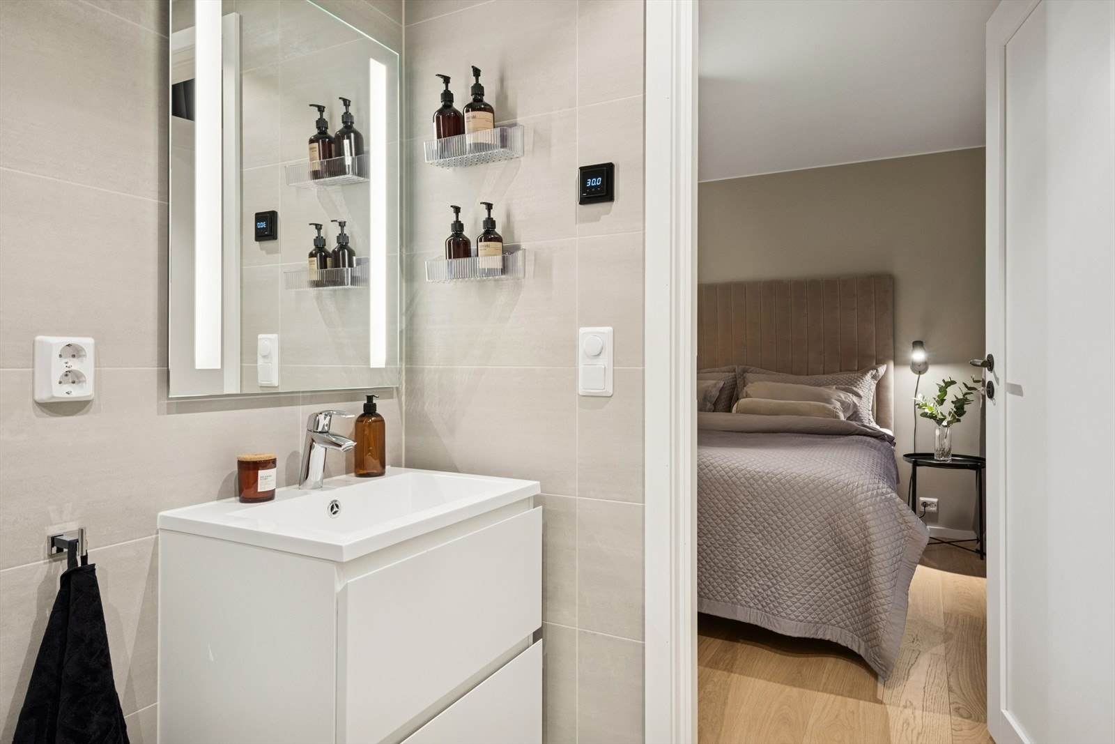 Badet i andre etasje ligger i tilknytning til hovedsoverommet. Galleribilde