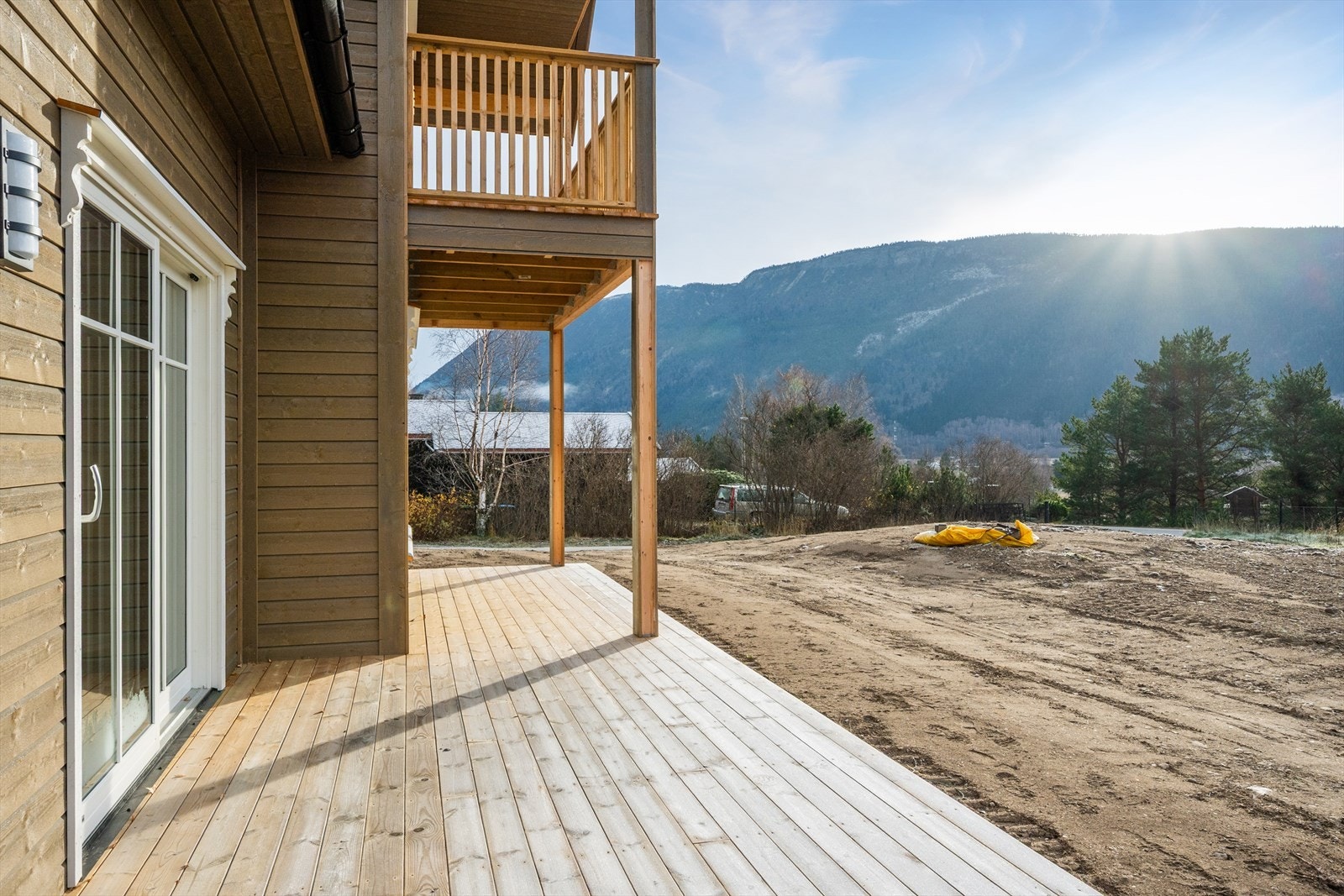 Med god plass til utemøbler og god solgang innbyr terrassen til hyggelige stunder utendørs. Galleribilde