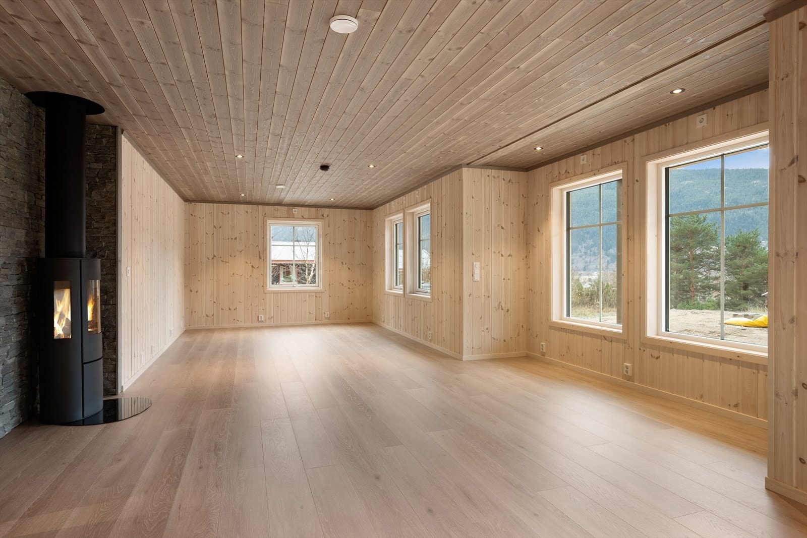 Det er installert peisovn av typen Sirius 3. Galleribilde