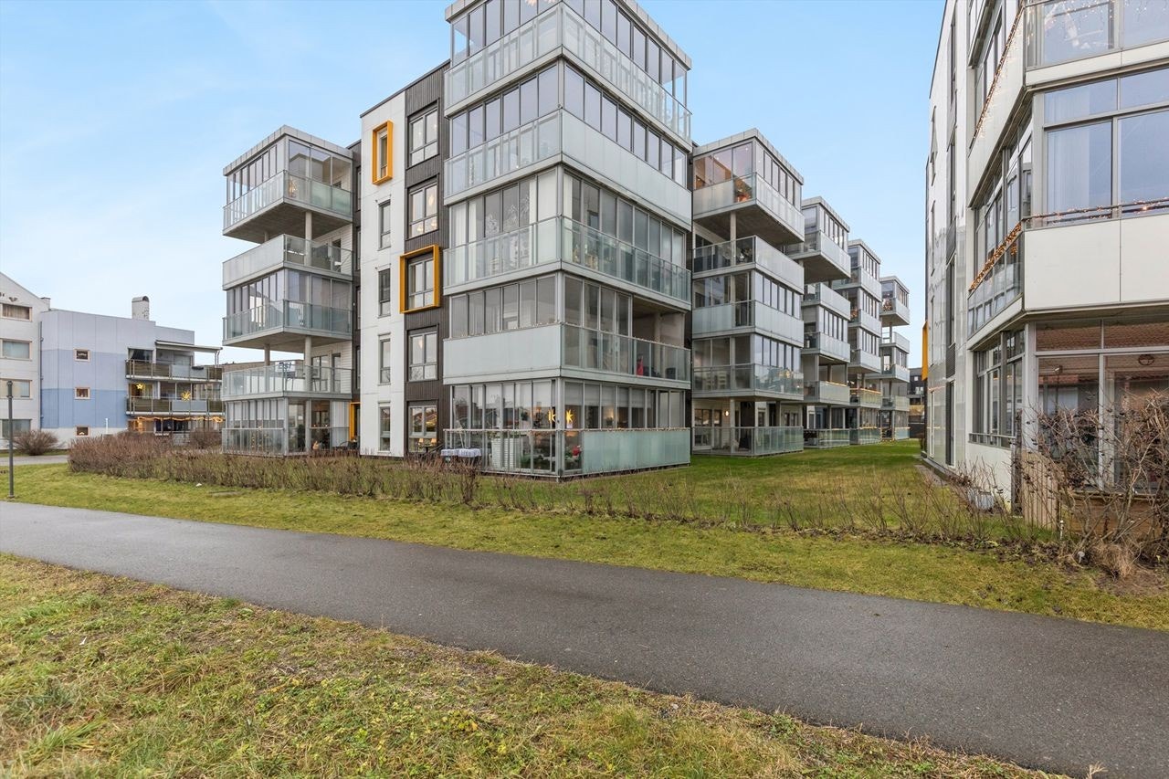 Herfra er det gangavstand til Årnes sentrum med butikker, bank og servicetilbud. Galleribilde