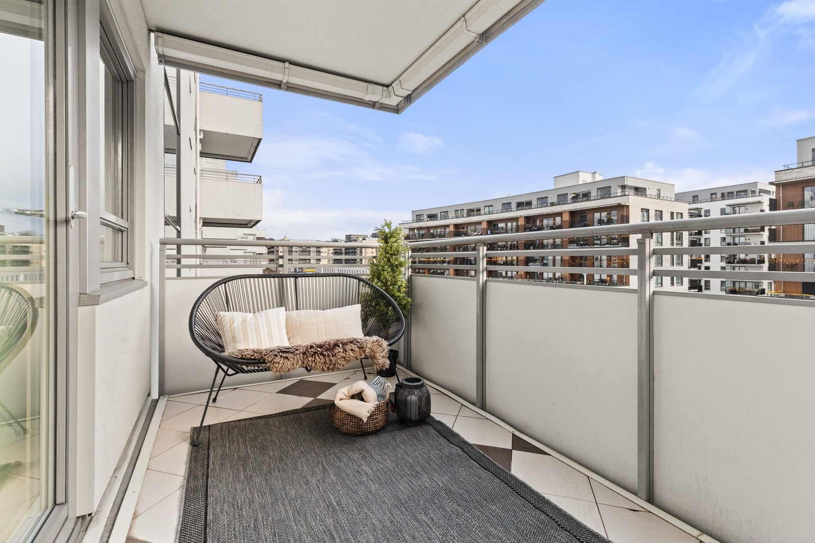 Utgang til overbygget balkong på 7m². Galleribilde