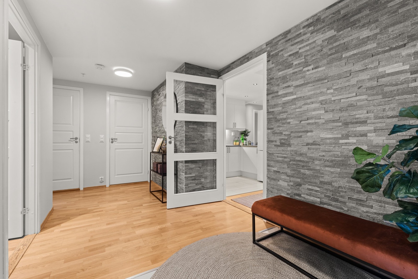 Nedforet himling med innfelte downlights. Galleribilde