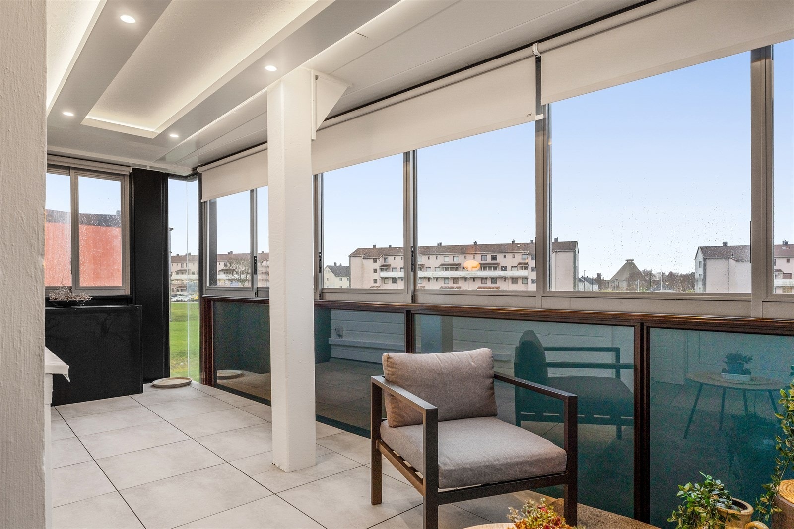 Innglasset balkong som stue nr. 2 Galleribilde