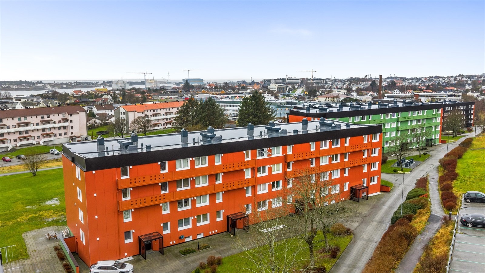 Sentral beliggenhet i søre bydel med kort avstand til sentrum, Norheim og Raglamyr Galleribilde