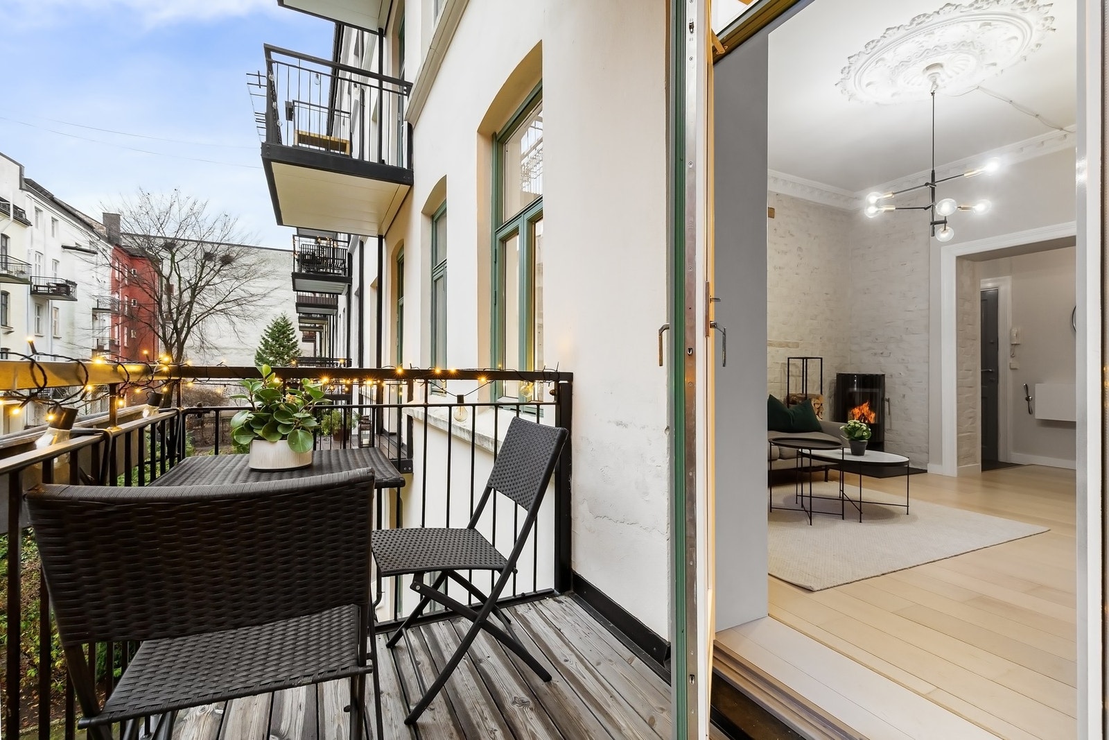 Balkong på 3,5 m² med plass til grill og sittemøblement Galleribilde