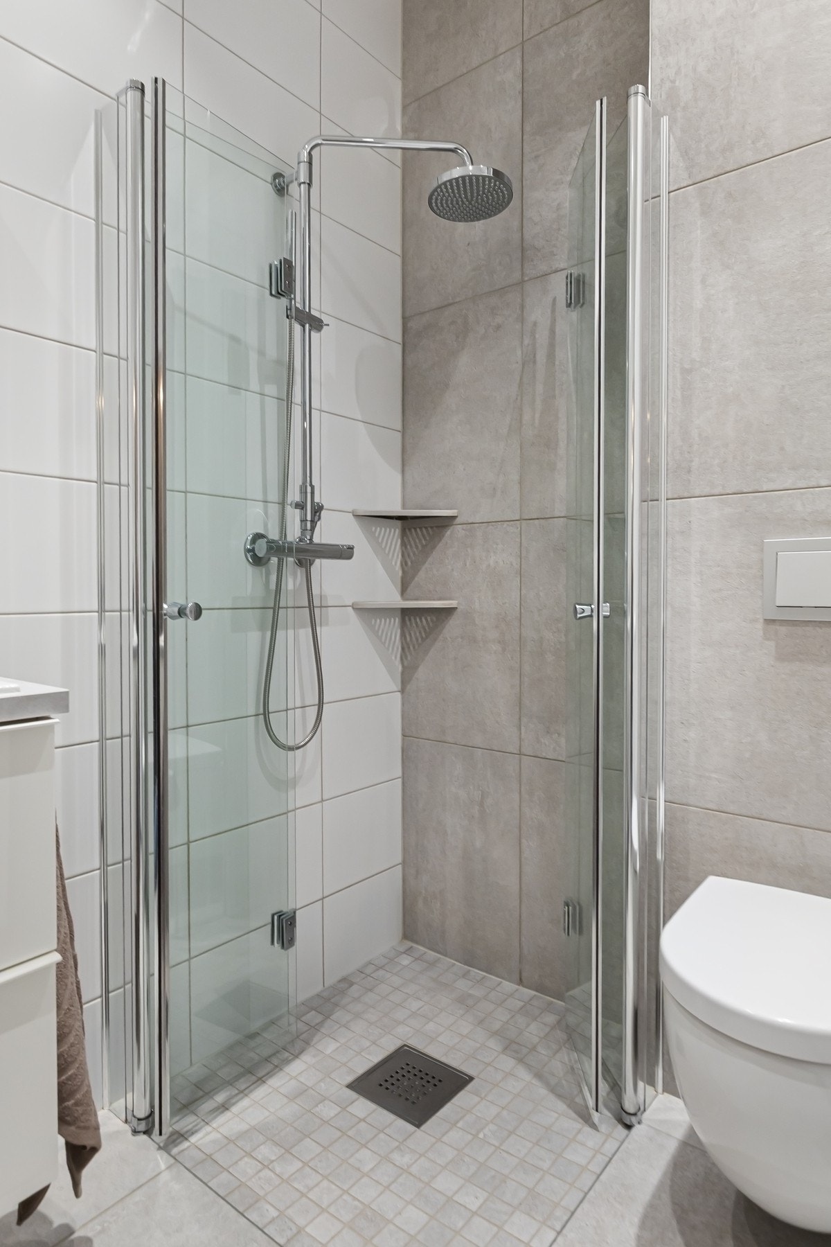 Baderommet er renovert i 2015 - dokumentasjon for arbeidene foreligger Galleribilde