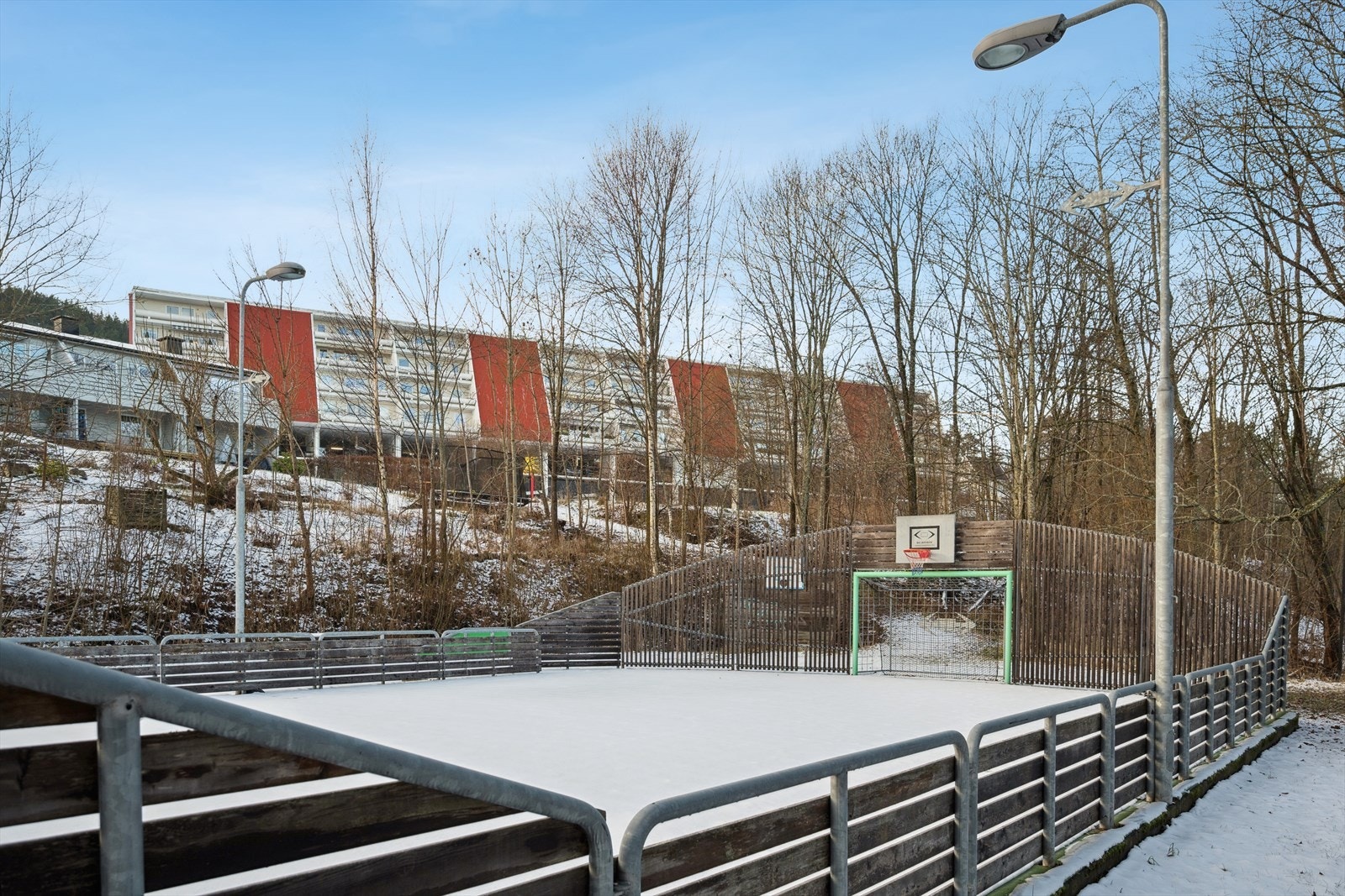 Ballbinge i nærområdet. Galleribilde