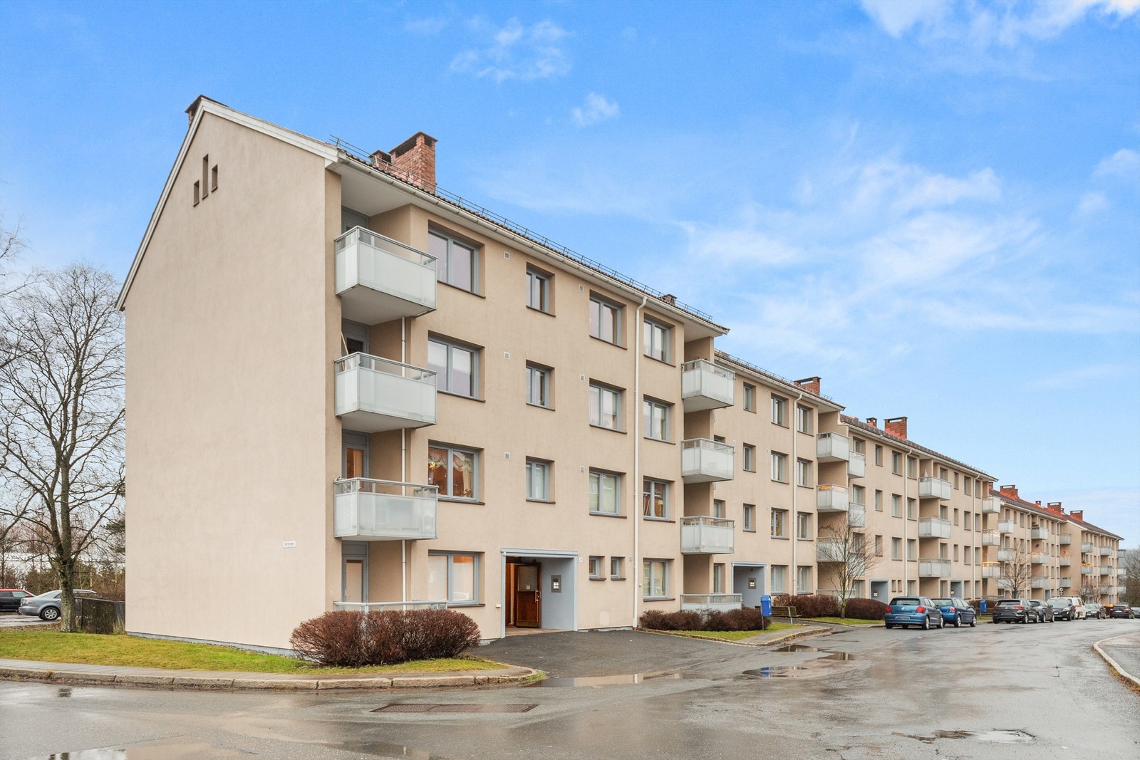 Attraktiv beliggenhet på populære Kalbakken! Borettslaget er veldrevet og ligger sentralt til på Kalbakken, men allikevel tilbaketrukket. Galleribilde