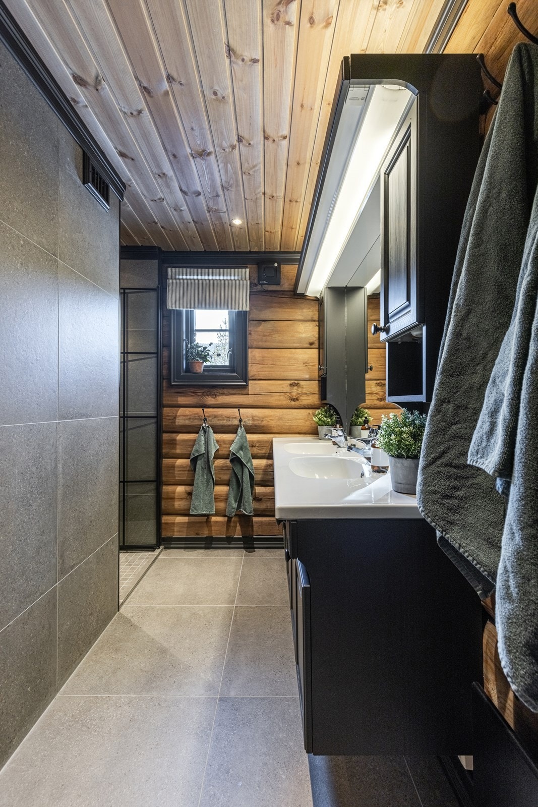 Lekkert baderom - Perfekt tilpasset til hytta. Galleribilde