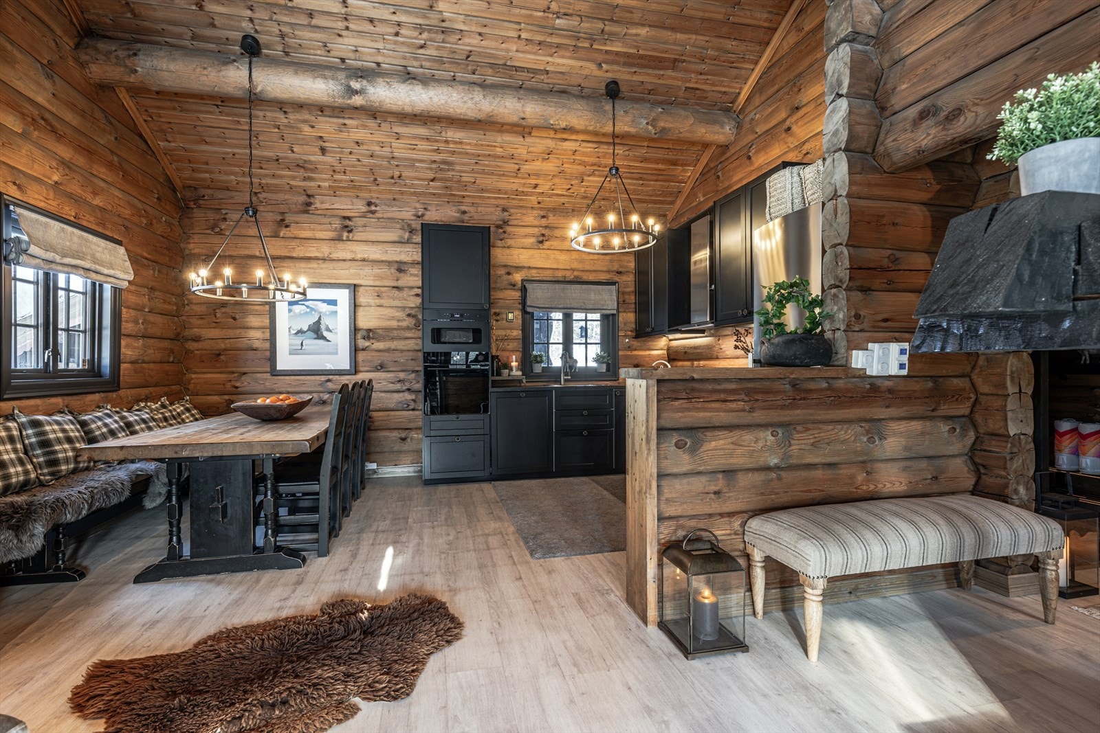 Lun og hyggelig stemning på kjøkkenet. Galleribilde