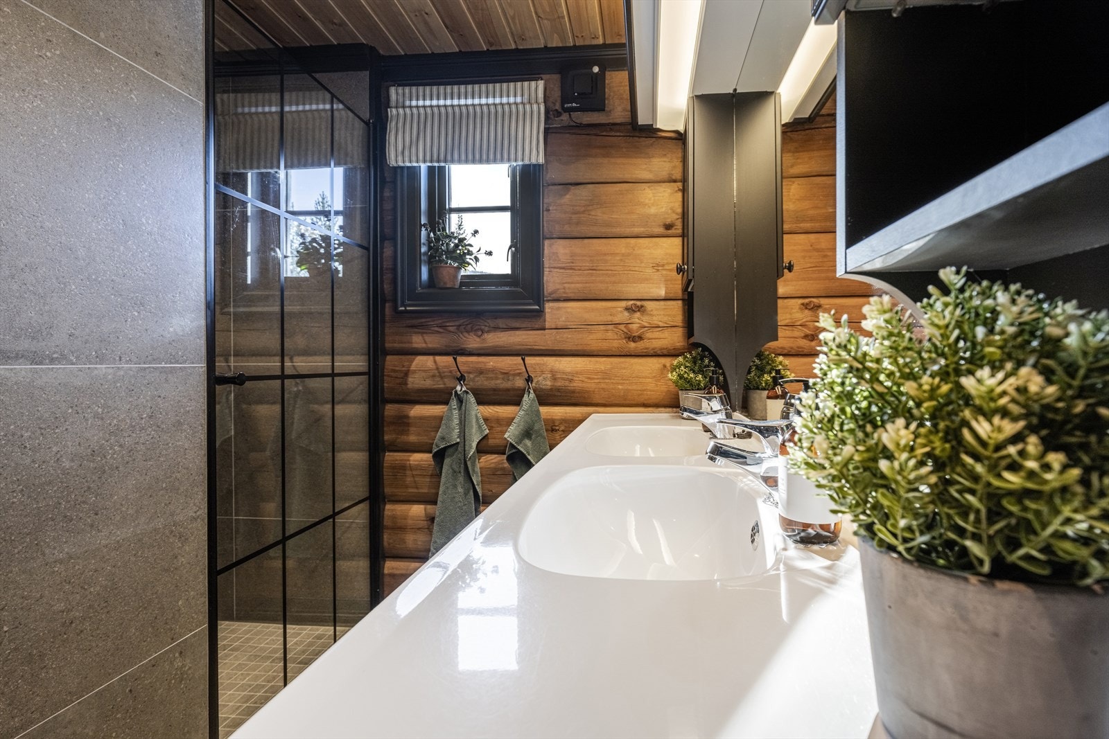 Rustikk og god fjellfølelse med tømmervegger. Galleribilde