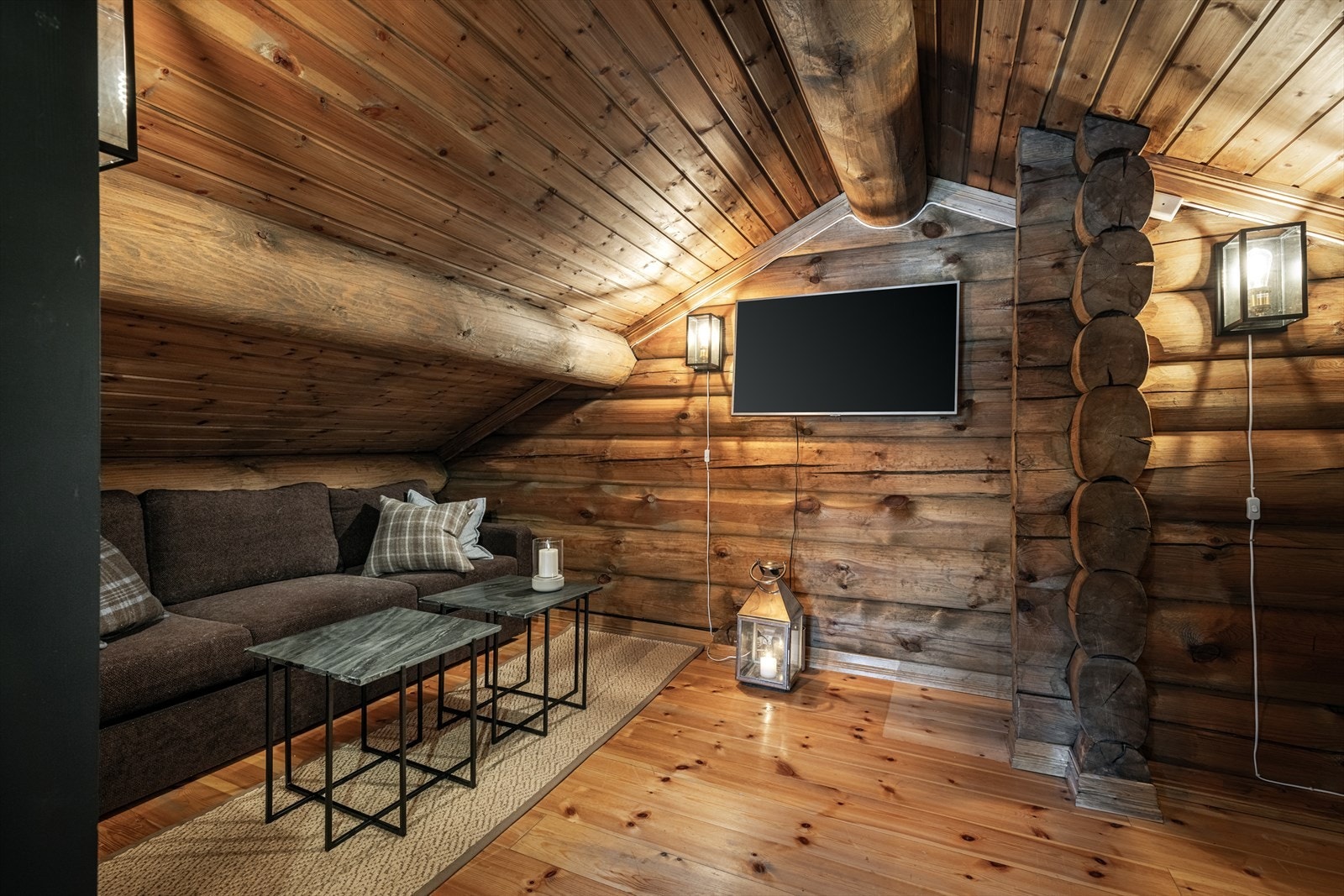 Loftstue. Galleribilde