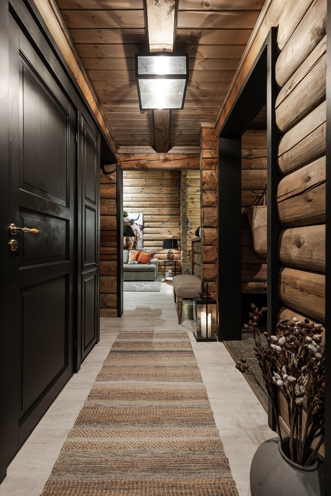 Hyggelig gang med garderobe. Galleribilde