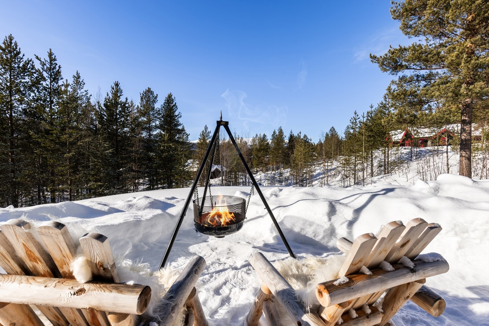 Her kan du nyte fjellfølelsen og roen sammen med bålpannekos etter en lang skidag. Galleribilde