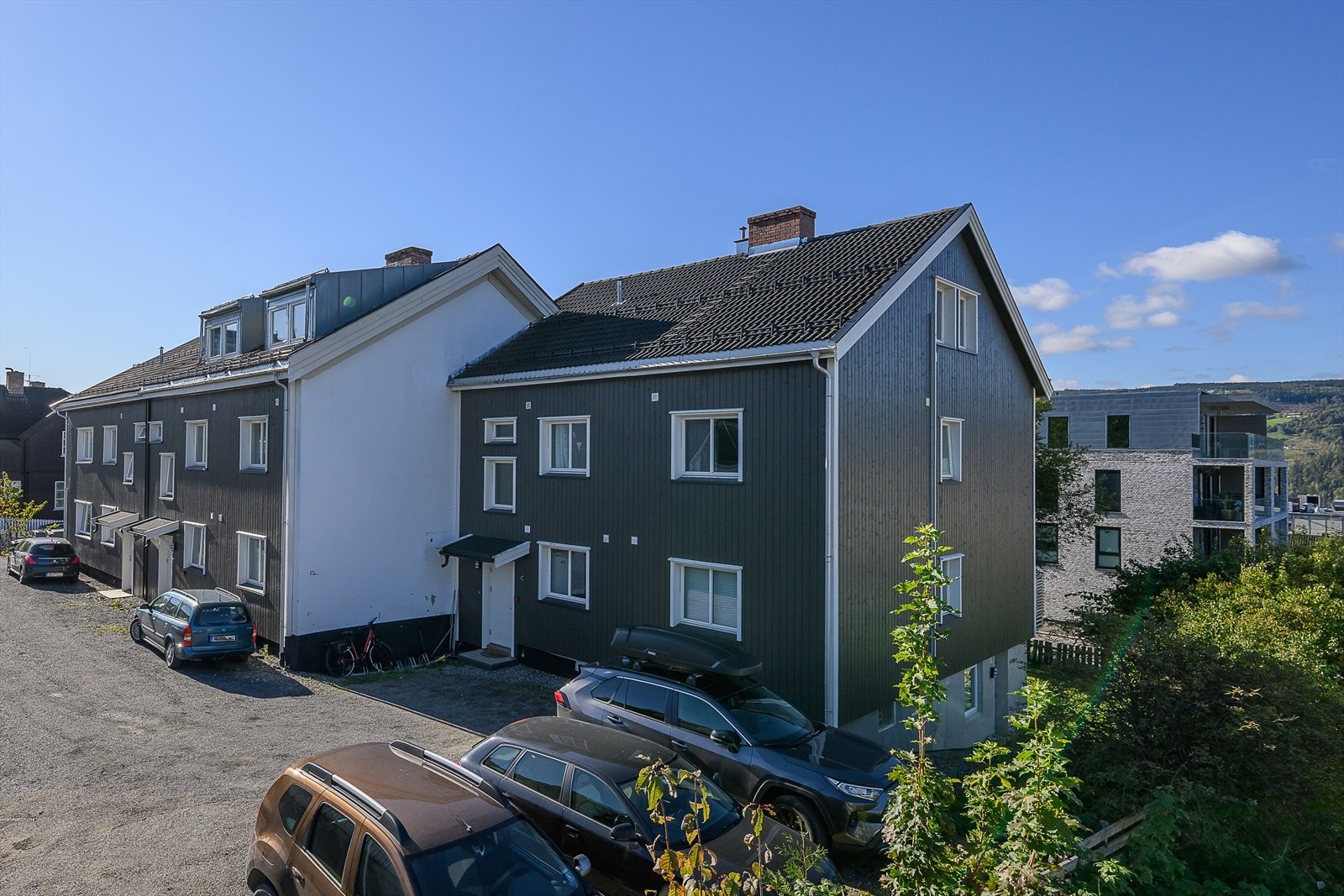 Bankgata 34C har en sentrumsnær beliggenhet med kort avstand til det meste av fasiliteter Galleribilde