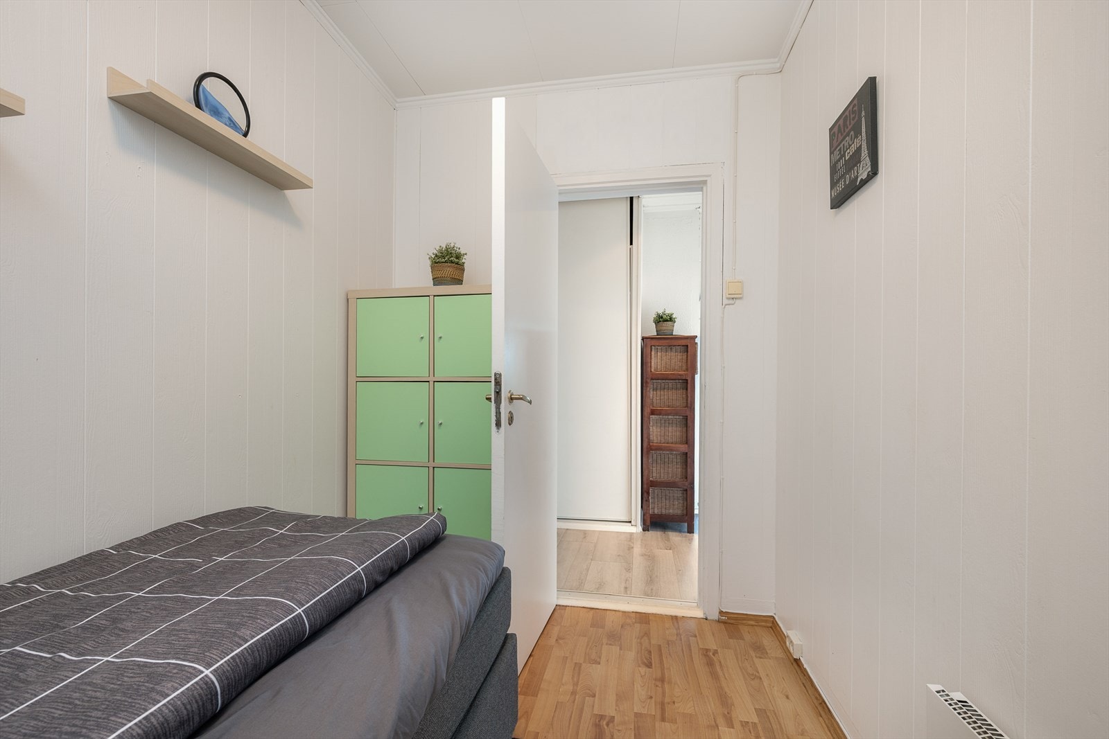 Boden har plass til kommode, hyller m.m etter ønske Galleribilde