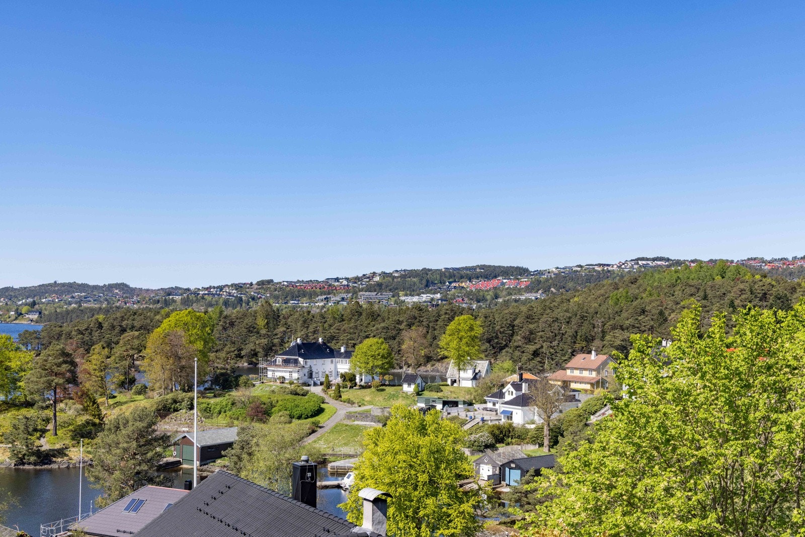 Utsikt fra det lyseblå soverommet. Galleribilde