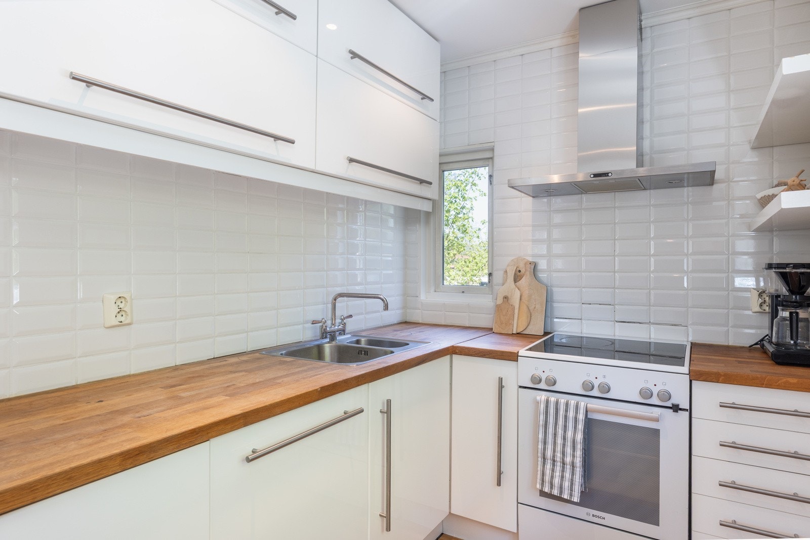 Kjøkkenet er også innholdsrikt og praktisk. Galleribilde