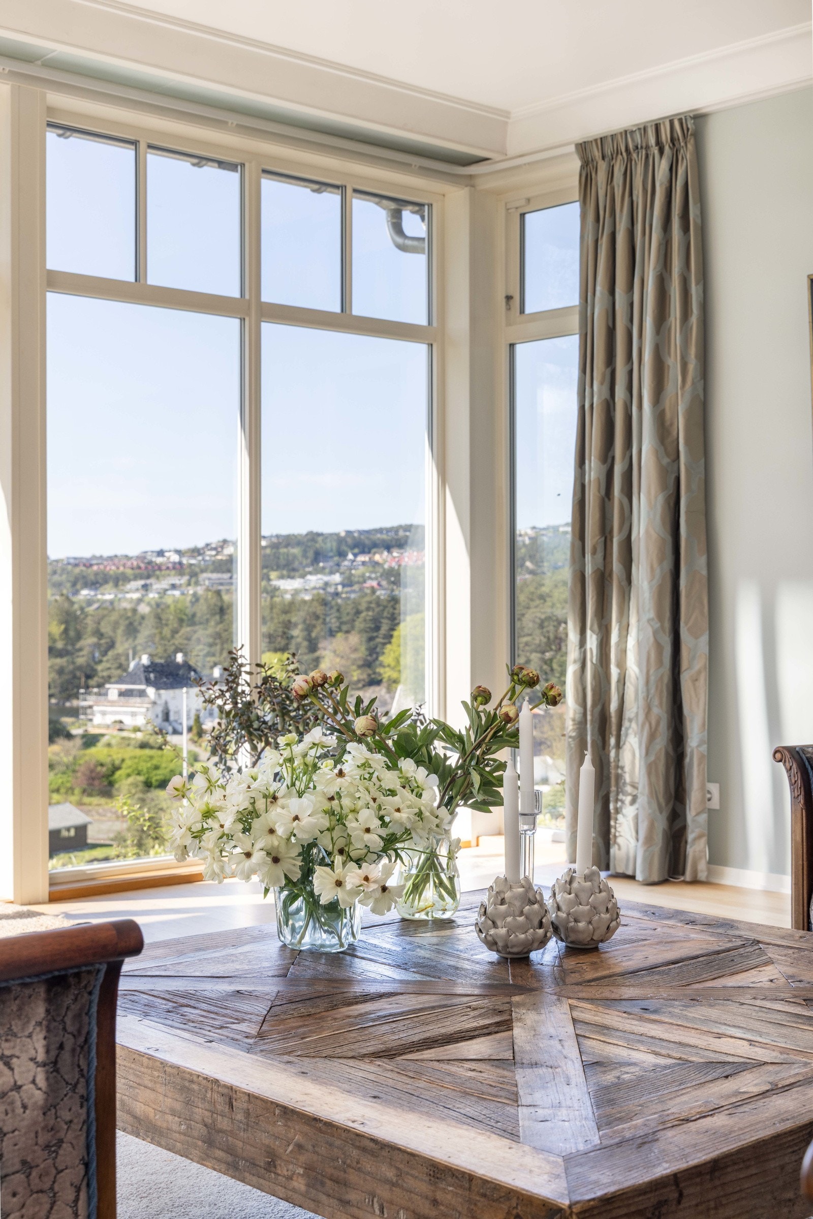 Her kan man sitte og bare nyte utsikt, stillhet og roen som senker seg. Galleribilde