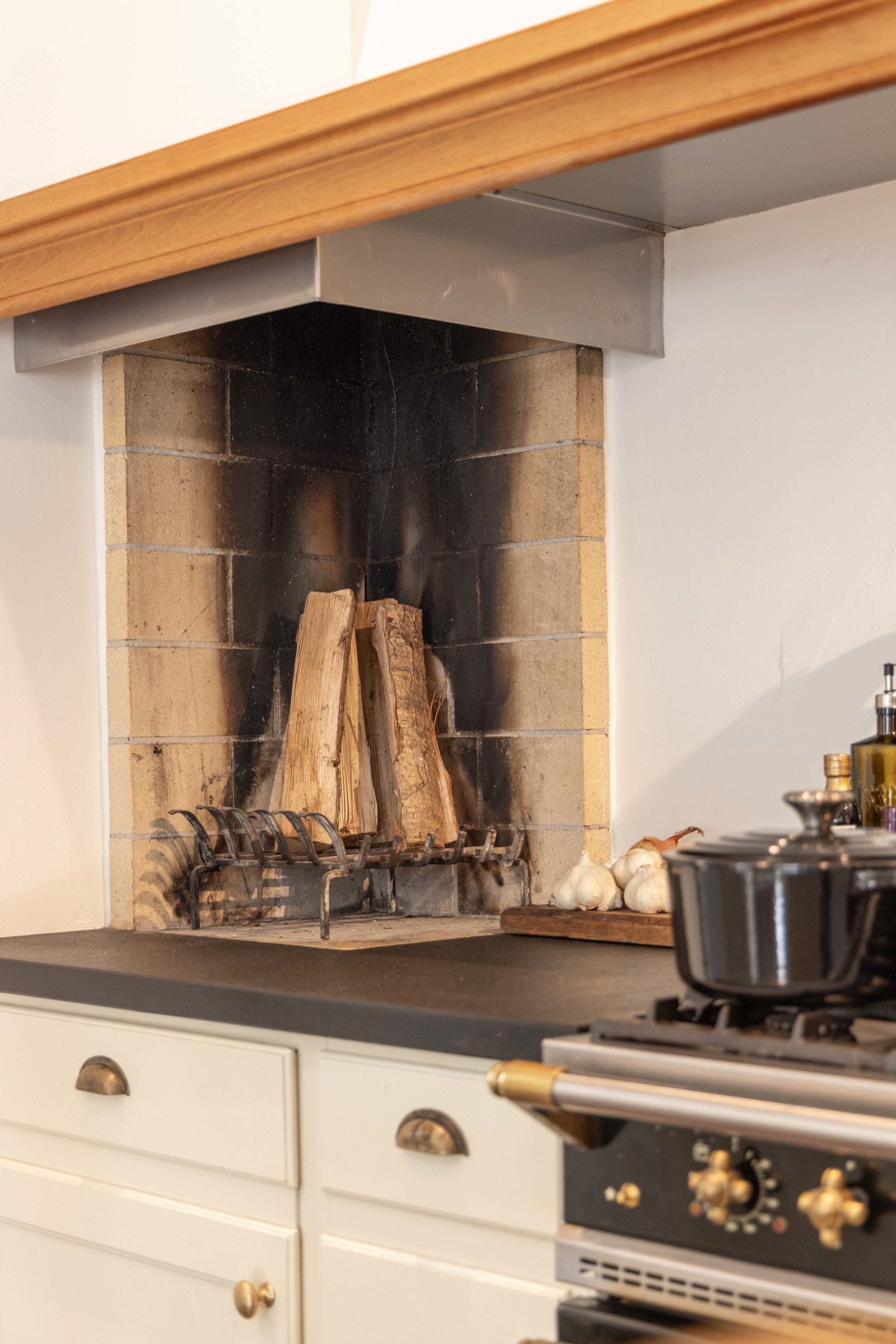 Videre går veien inn til kjøkkenet. Et av hjemmets viktigste rom. Galleribilde