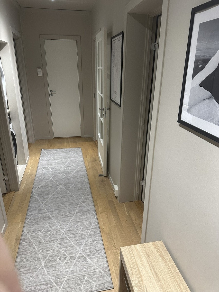 Åpen og lys gang Galleribilde