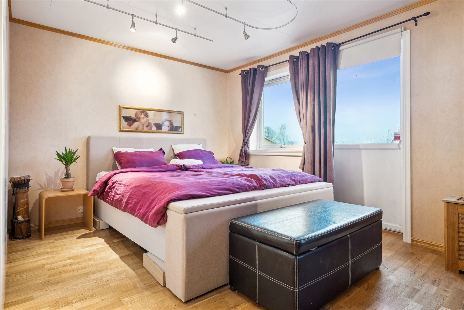 Soverom 1 med utgang til balkong. Galleribilde