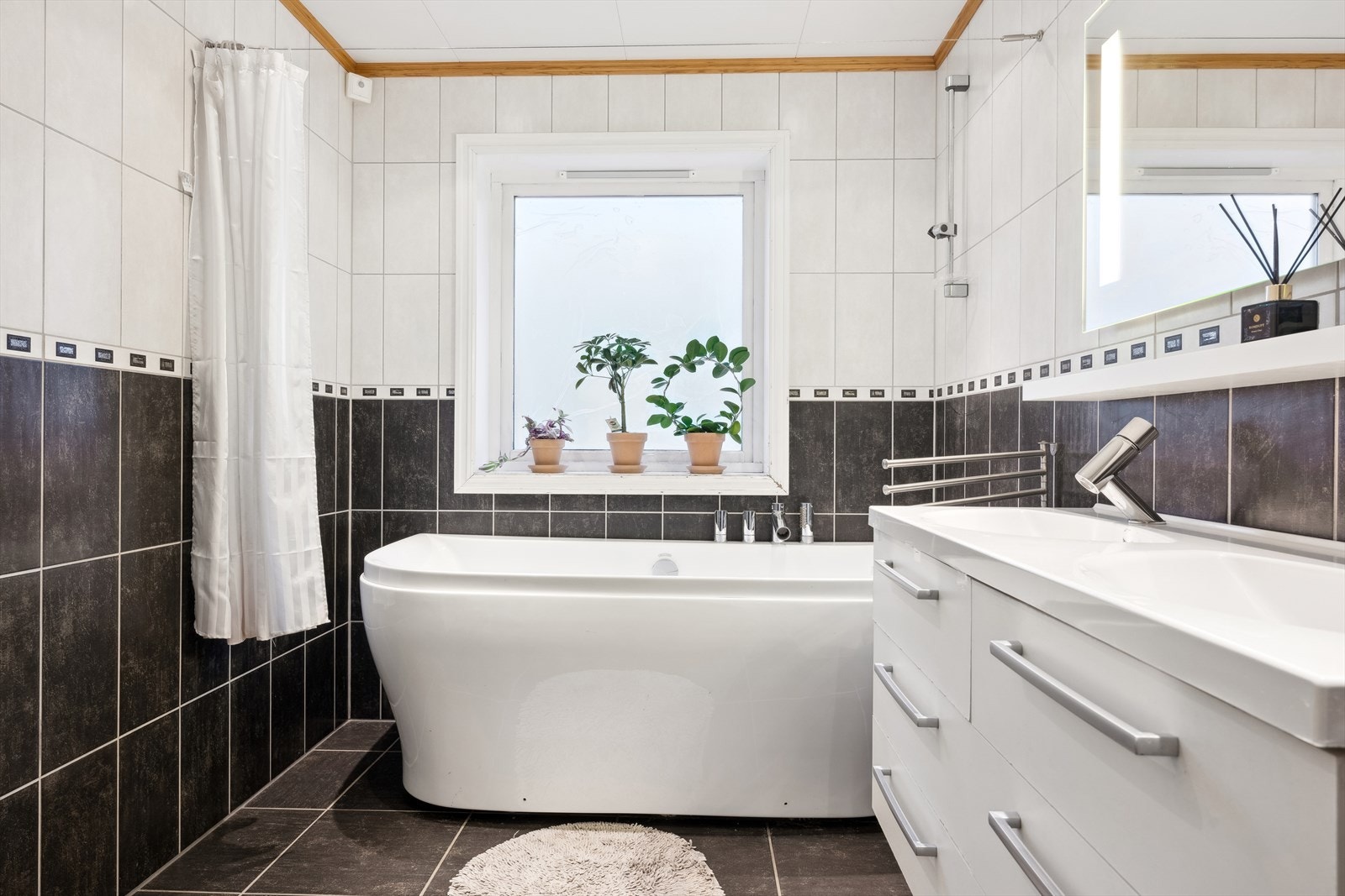 Flott flislagt bad. Galleribilde