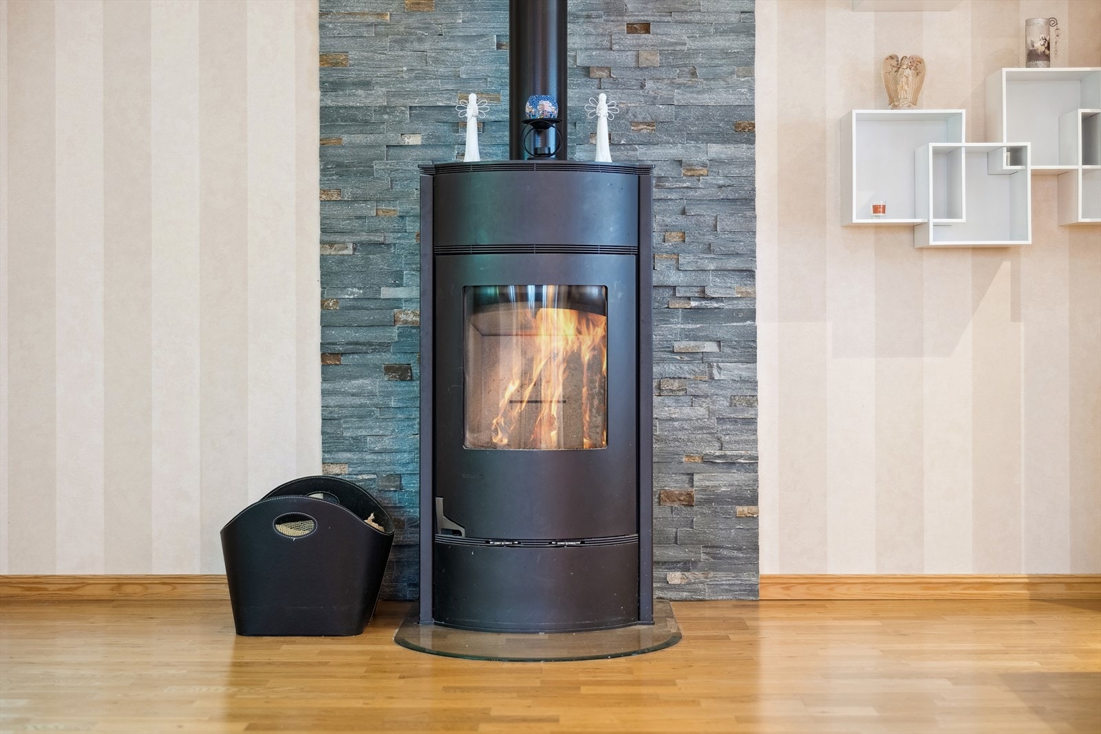 Behagelig vedovn for kos og hygge. Galleribilde