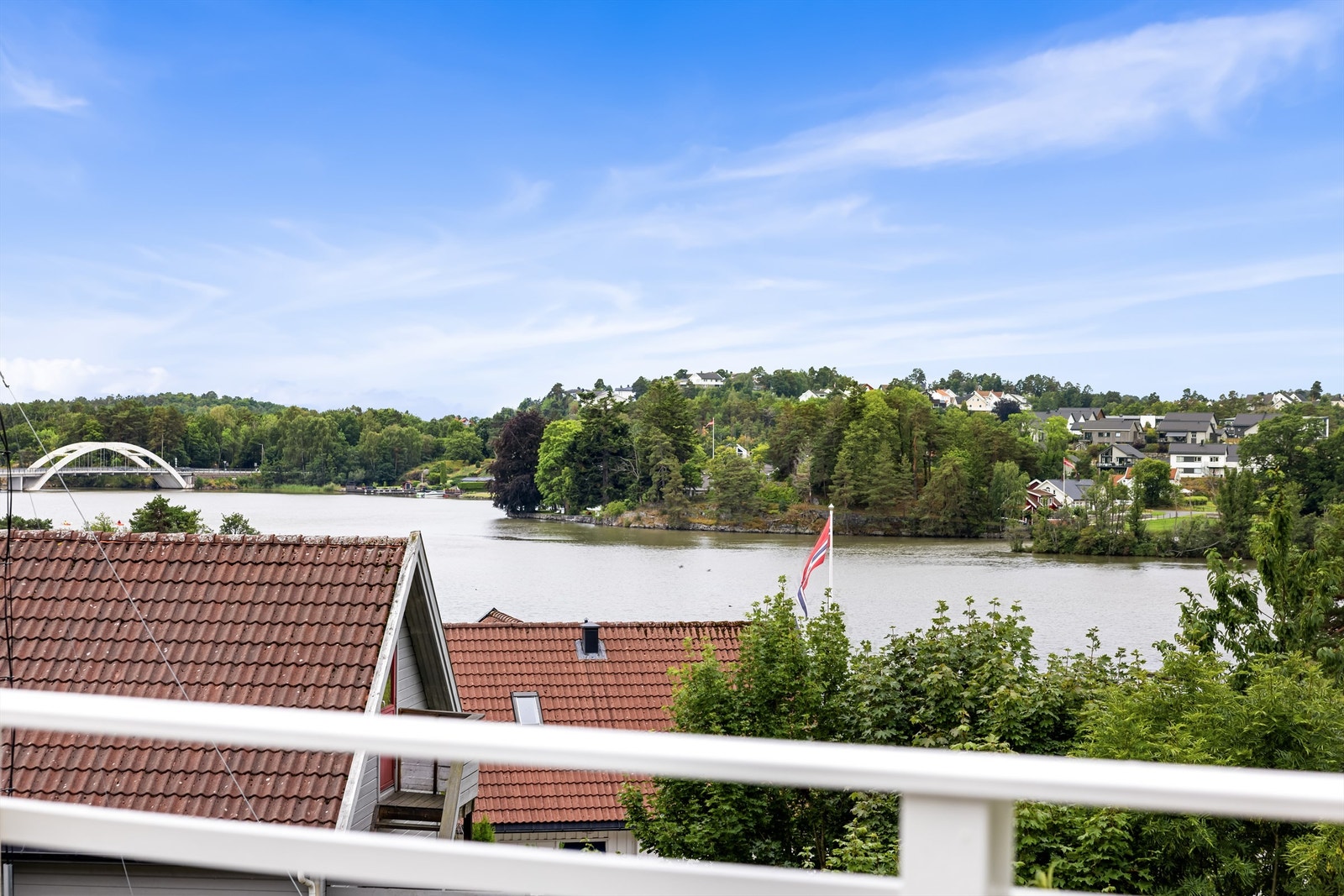 Flott utsikt mot Nidelva Galleribilde