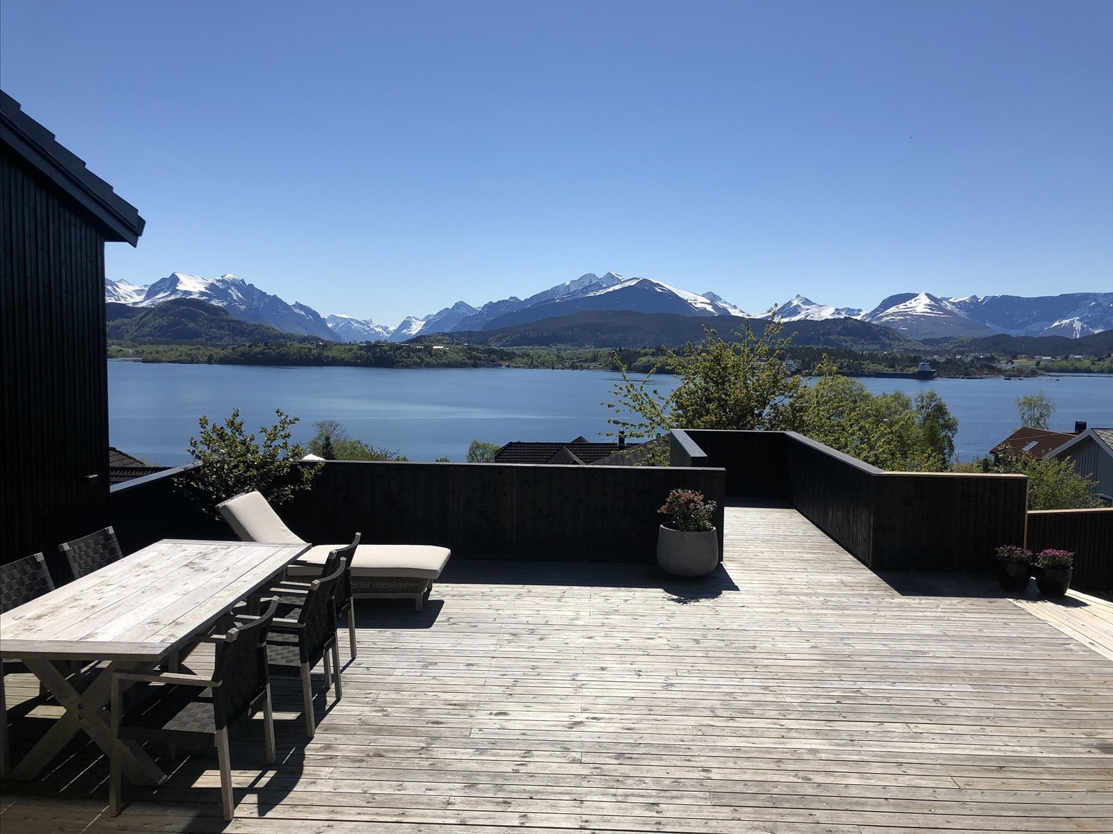 Karnapp med flott utsikt mot sør.
(Foto: Selgers egne bilder) Galleribilde