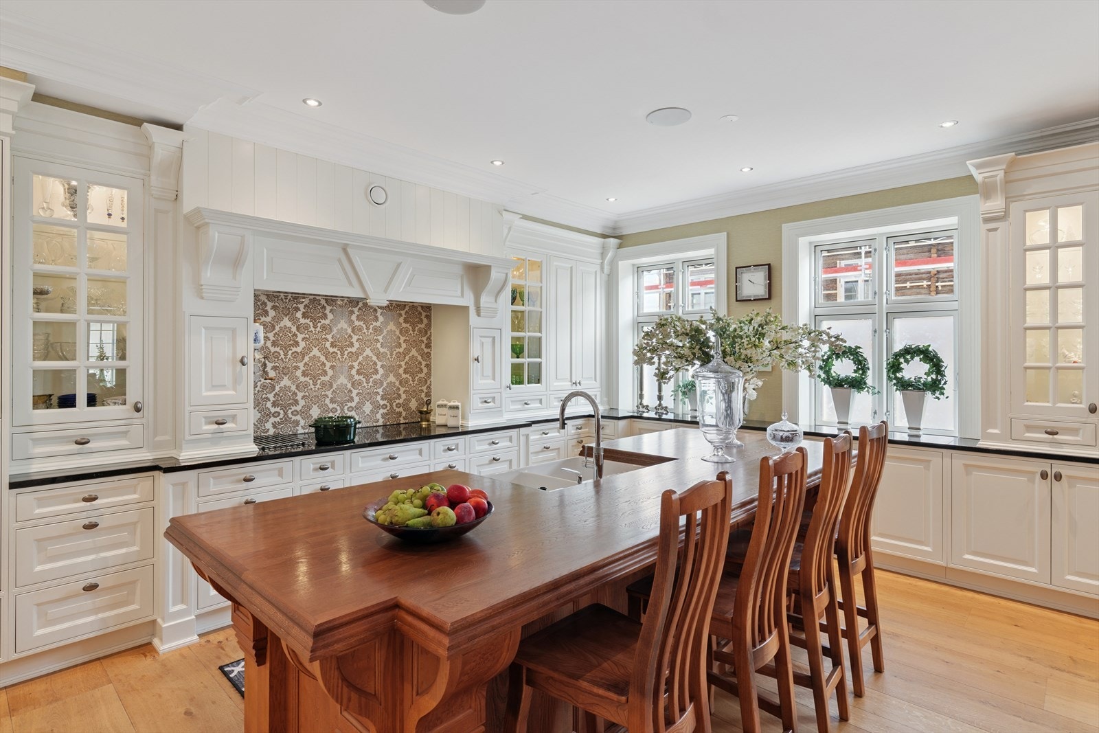 Stor fin kjøkkenøy i heltre Eik Galleribilde