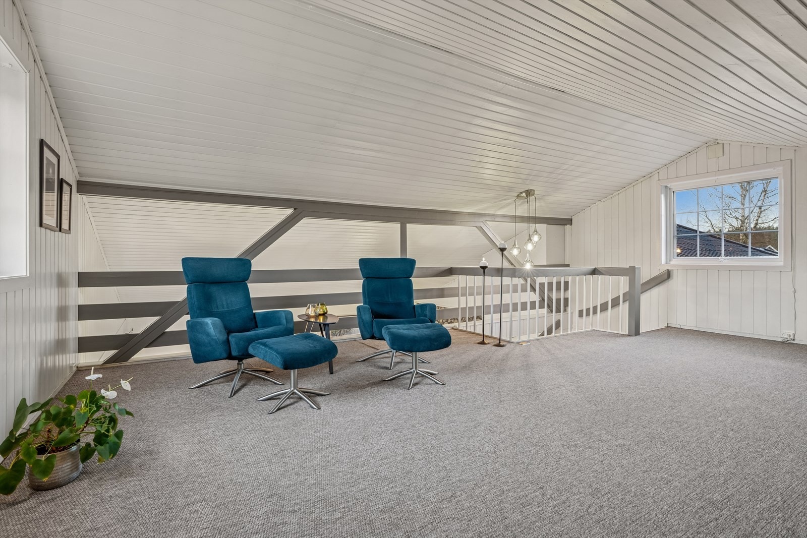 Åpen planløsning i loftet gir god plassutnyttelse og utsyn til underliggende etasje. Galleribilde