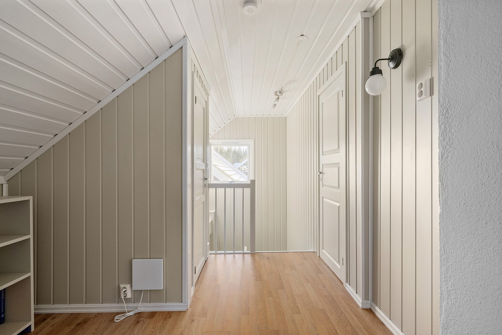 For ekstra lagringsbehov finnes en innvendig bod i 2. etasje som er ideell for sesongutstyr, koffertlagring eller annen oppbevaring. Galleribilde