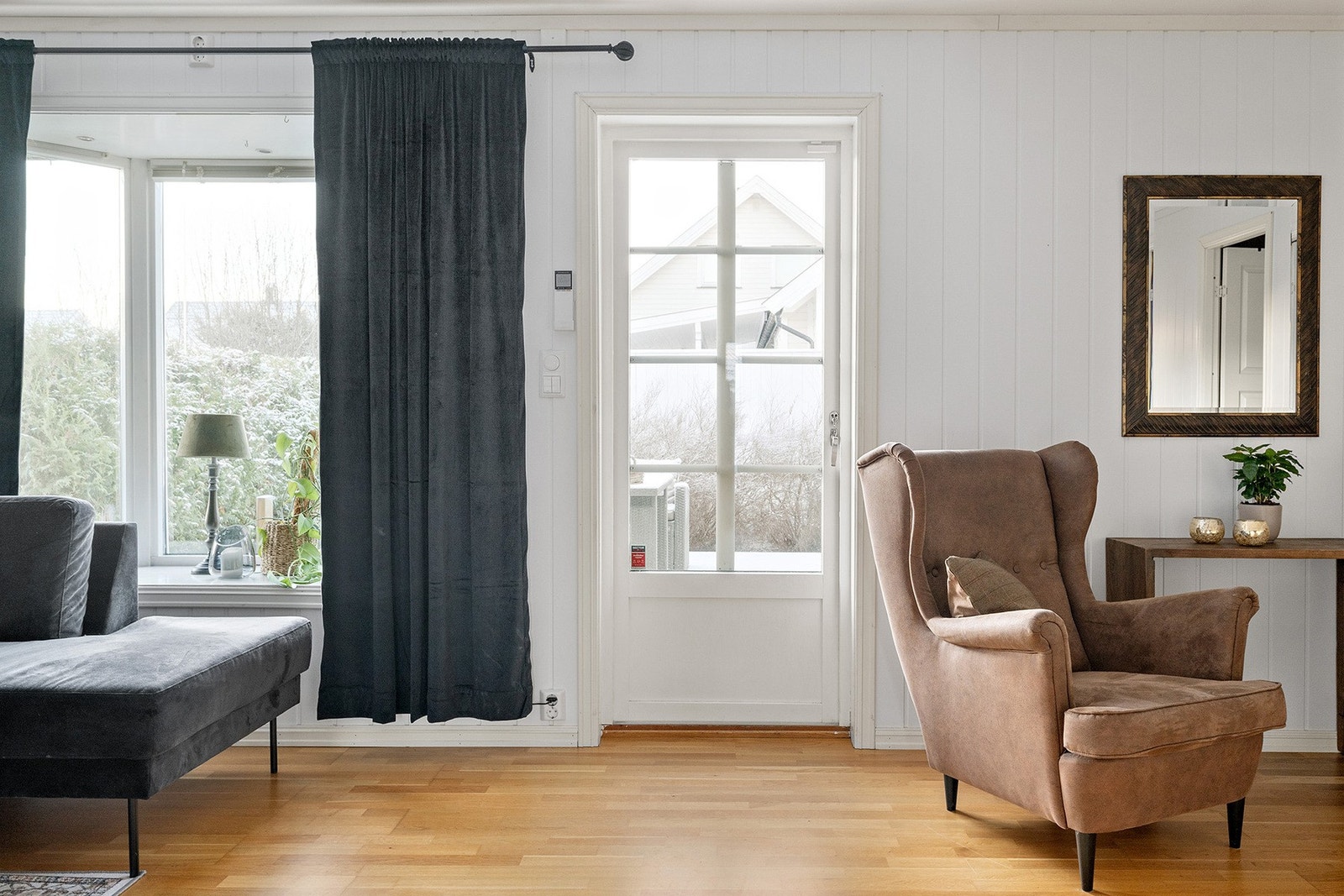 Herfra er det også utgang til en romslig terrasse på ca. 37 m². Galleribilde