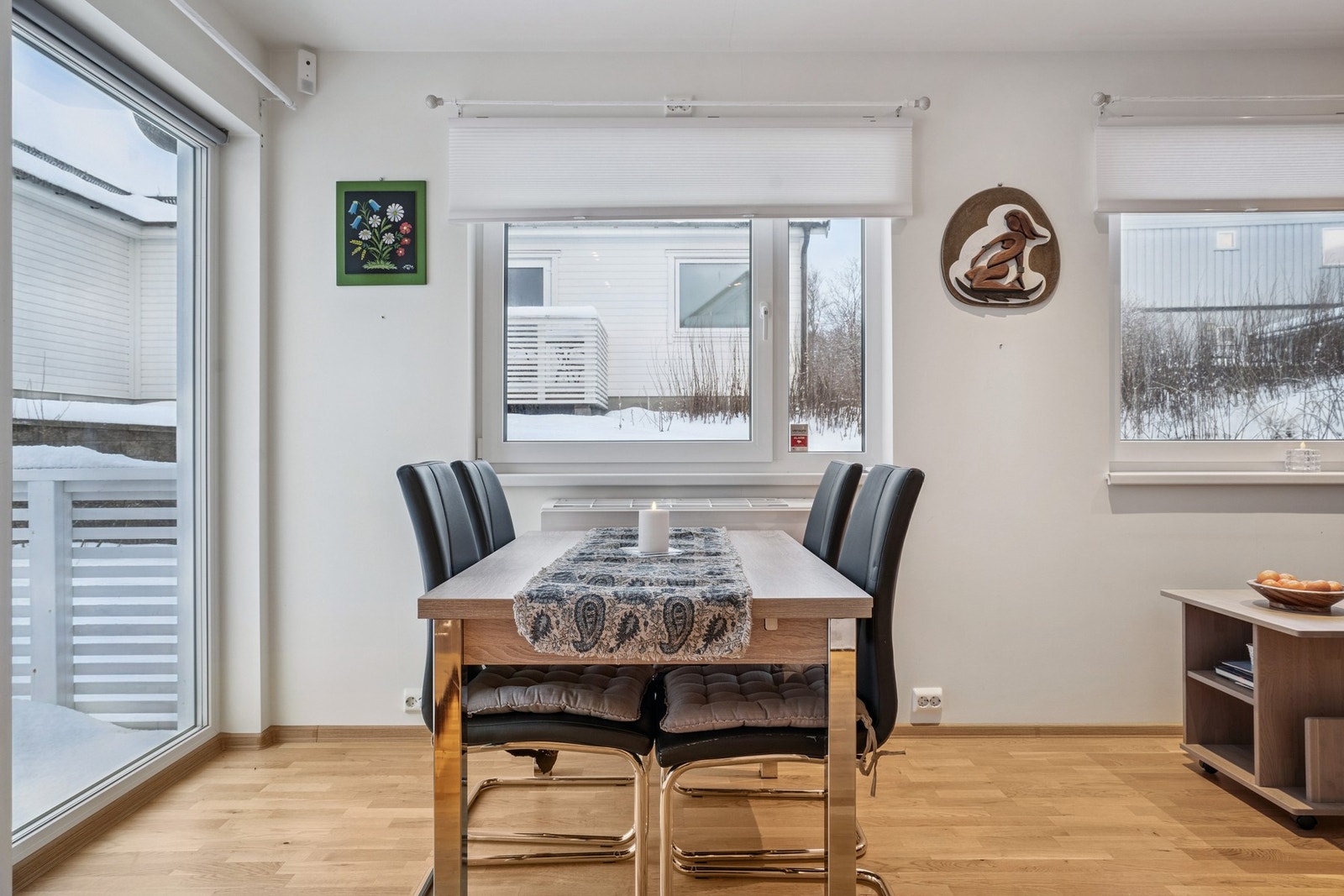 Like ved spiseplassen er det også utgang til terrasse. Galleribilde