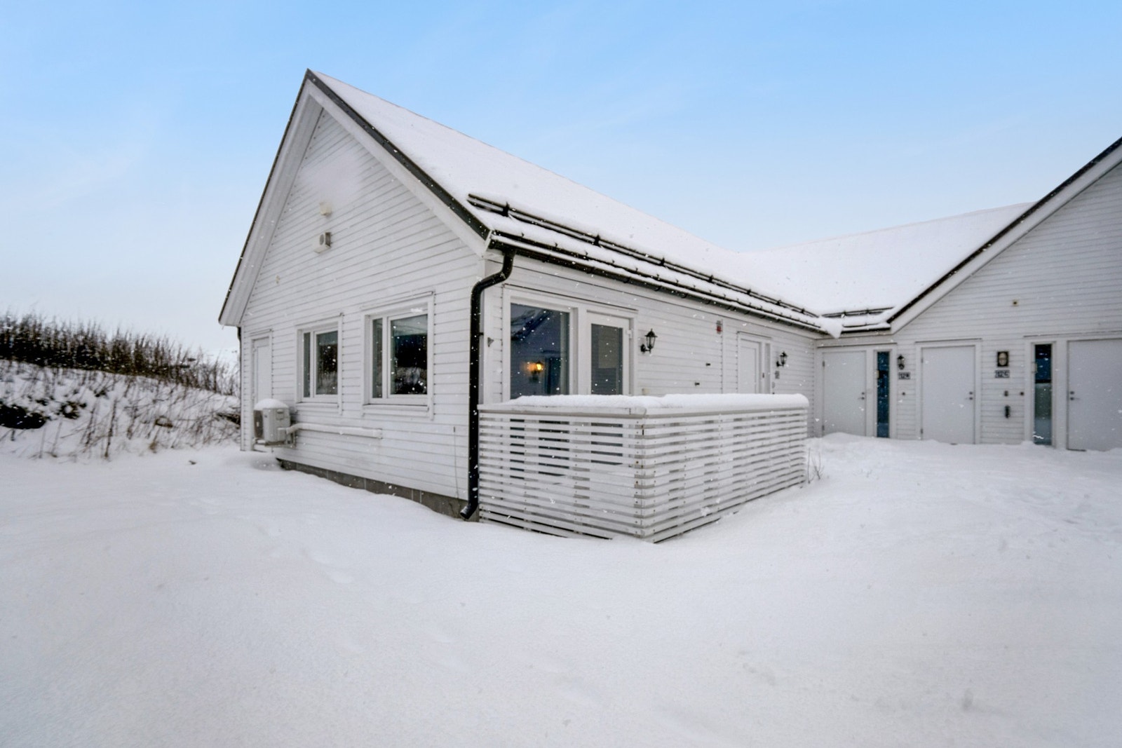 Trivelig 3-roms selveierleilighet med parkering og utvendig bod. Galleribilde