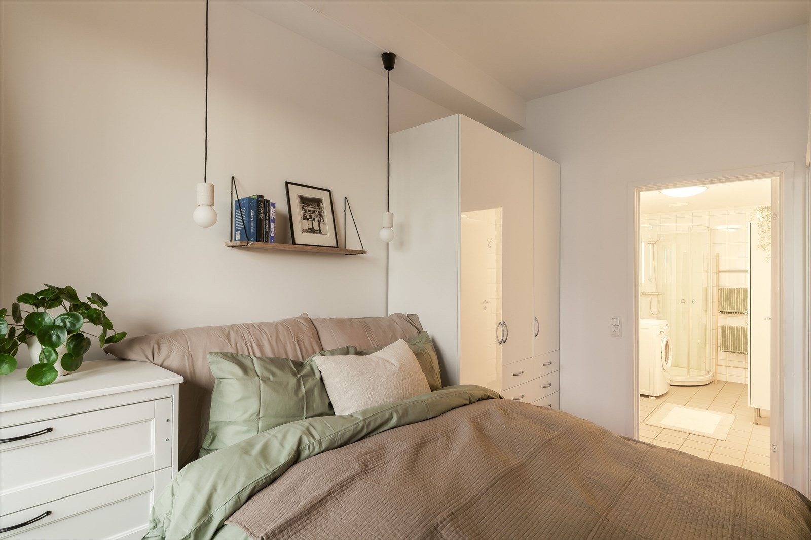 Soverommet er på ca 8.5kvm og har god plass til dobbelseng og garderobe. Galleribilde