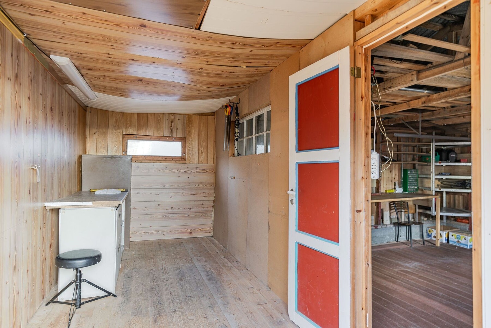 Garasjen er oppdelt i garasjerom og bodareal Galleribilde