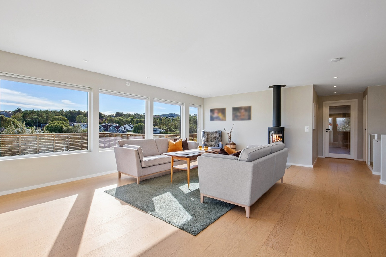 Lys og pen stue Galleribilde