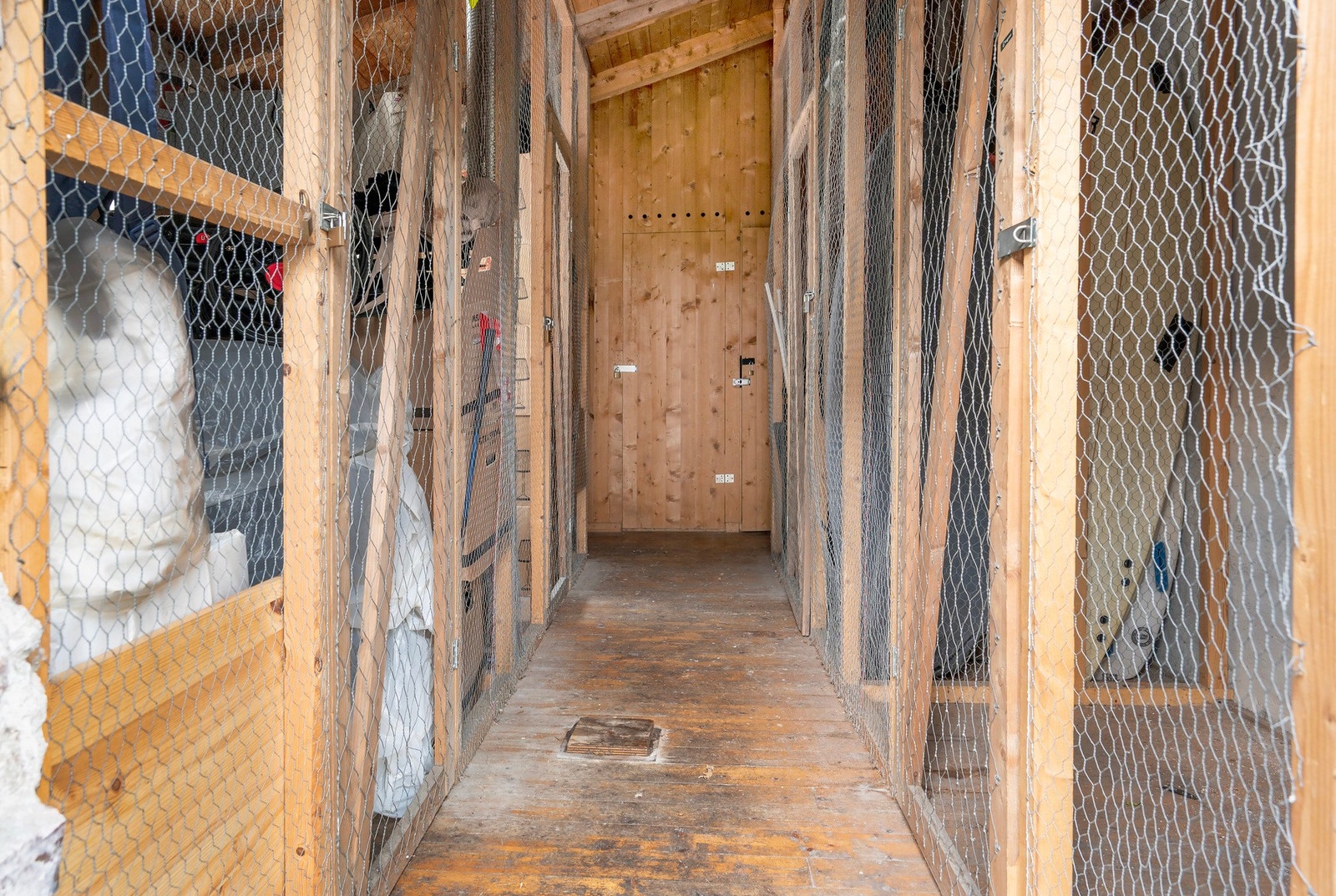 I tillegg disponerer leiligheten en utvendig gitterbod i felles bodbygg. Galleribilde