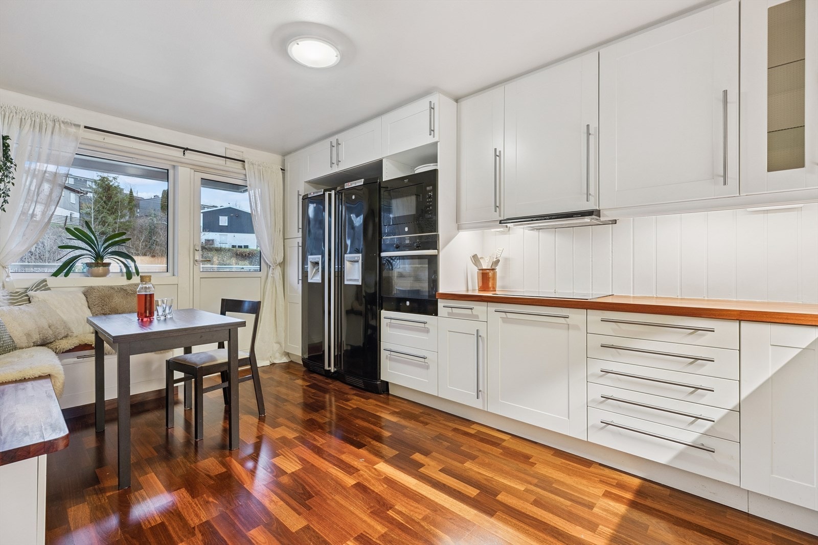 Her er det god plass til et spisebord. Galleribilde