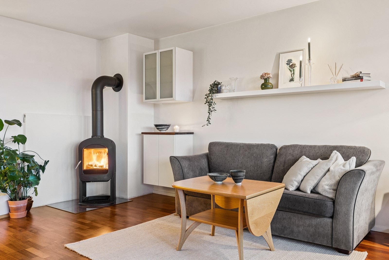 I stuen er det vedovn. Galleribilde